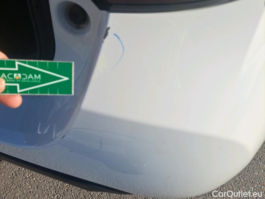  Toyota  Yaris TOYOTA  / 2020 / 5P / berlina con portón 1.5 120H Active Tech #36
