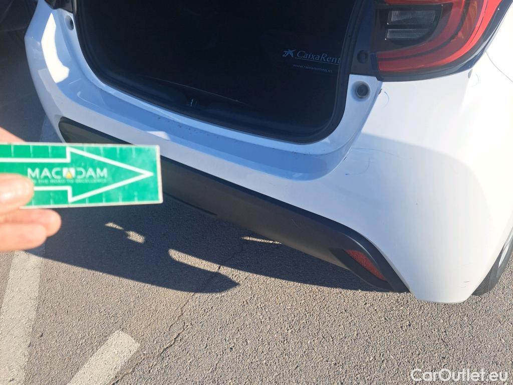  Toyota  Yaris TOYOTA  / 2020 / 5P / berlina con portón 1.5 120H Active Tech #35