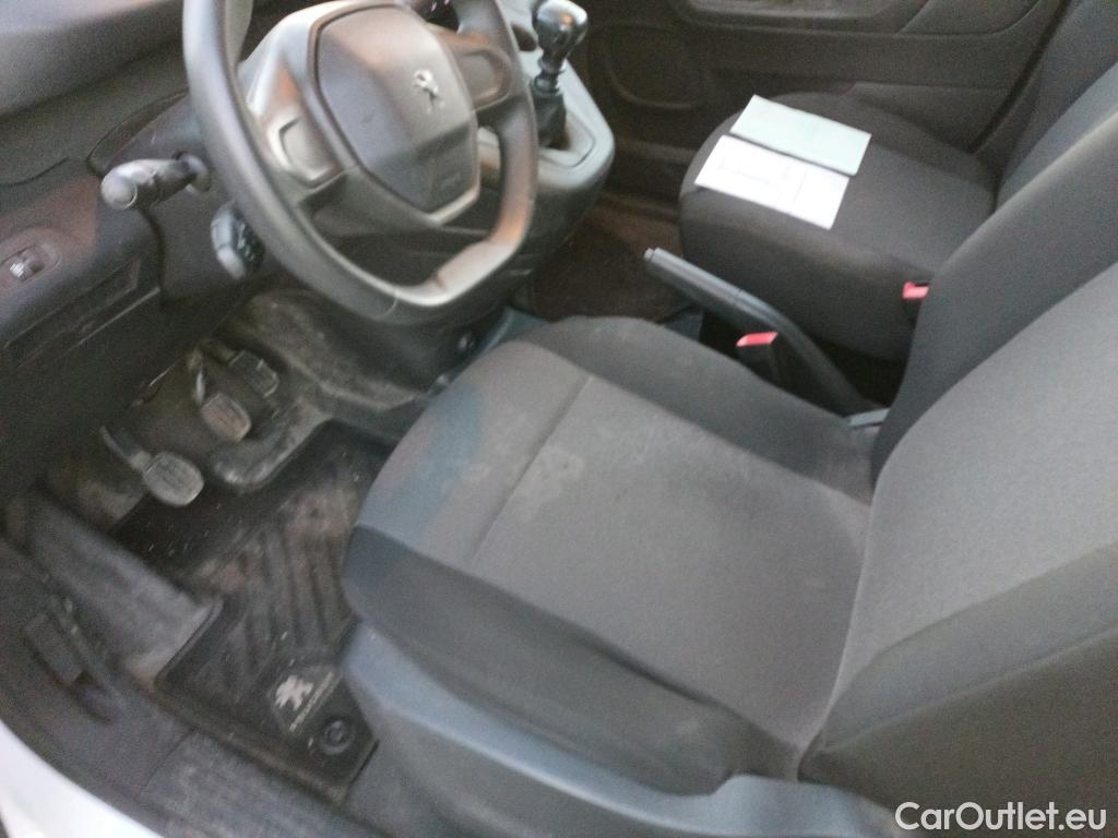  Peugeot  Partner PEUGEOT  / 2018 / 3P / furgón derivado de turismo Pro Standard 600kg BlueHDi 73kW #28