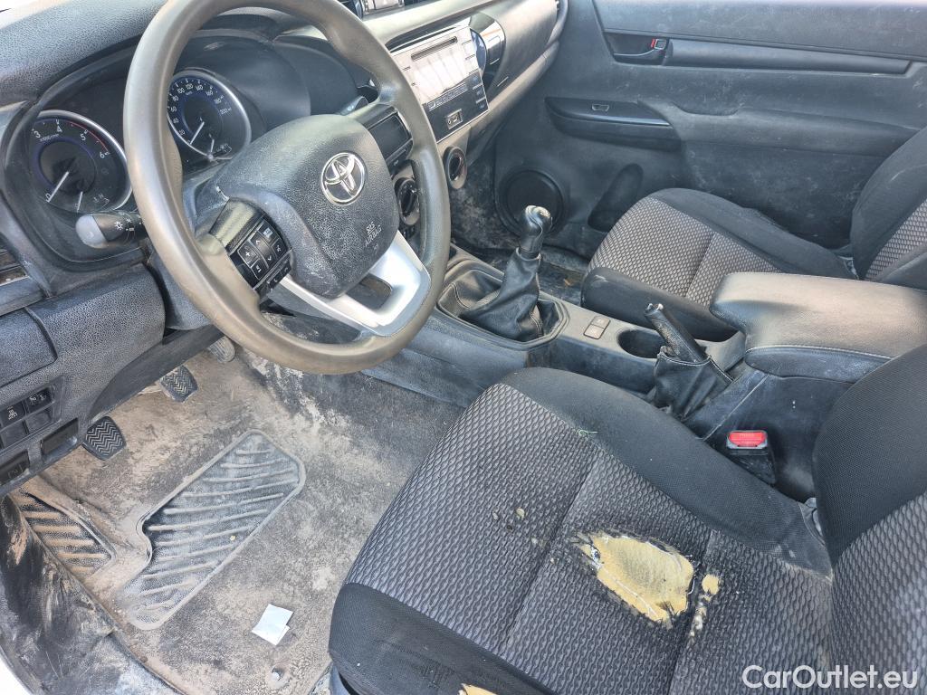  Toyota  Hilux TOYOTA  / 2016 / 2P / pickup 2.4 D-4D Cabina Sencilla GX #48