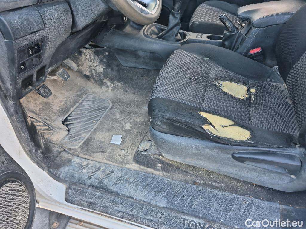  Toyota  Hilux TOYOTA  / 2016 / 2P / pickup 2.4 D-4D Cabina Sencilla GX #47