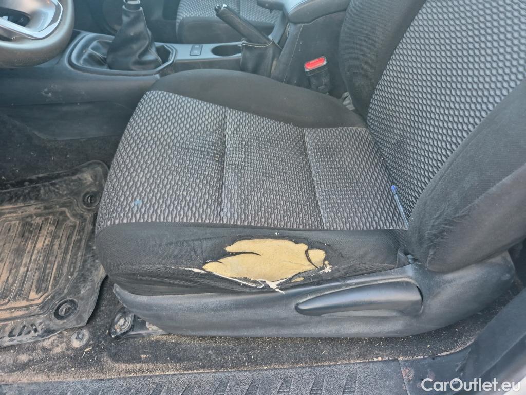  Toyota  Hilux TOYOTA  / 2016 / 2P / pickup 2.4 D-4D Cabina Sencilla GX #4