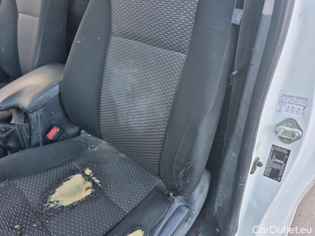  Toyota  Hilux TOYOTA  / 2016 / 2P / pickup 2.4 D-4D Cabina Sencilla GX #27