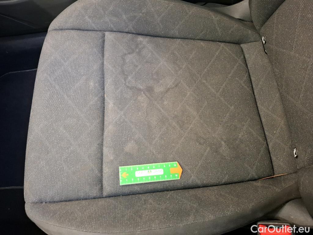  Volkswagen  Golf  VOLKSWAGEN / 2020 / 5P / Berline 2.0 TDI SCR 115 DSG7 Life Busi #50