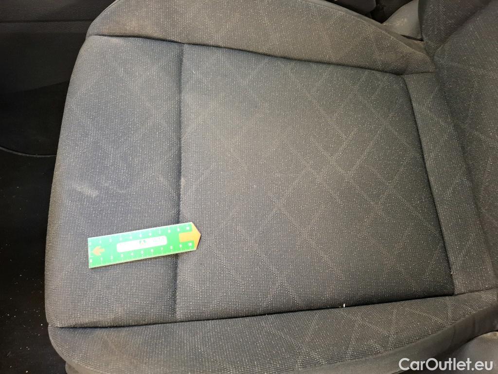  Volkswagen  Golf  VOLKSWAGEN / 2020 / 5P / Berline 2.0 TDI SCR 115 DSG7 Life Busi #49