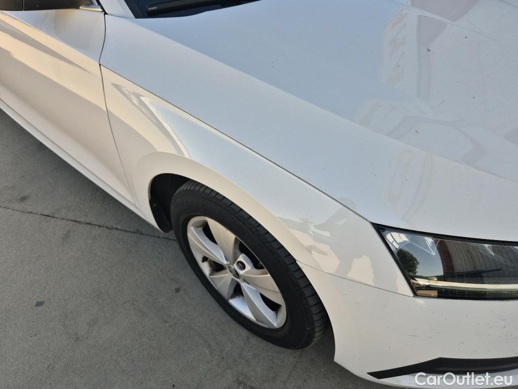 Skoda  Octavia SKODA  / 2020 / 5P / familiar Combi 2.0 TDI 85kW(115CV) Man Ambition #1