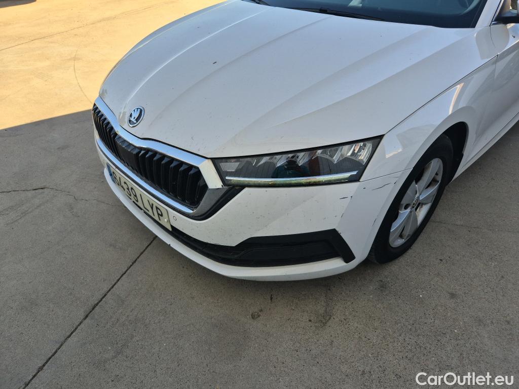  Skoda  Octavia SKODA  / 2020 / 5P / familiar Combi 2.0 TDI 85kW(115CV) Man Ambition #7