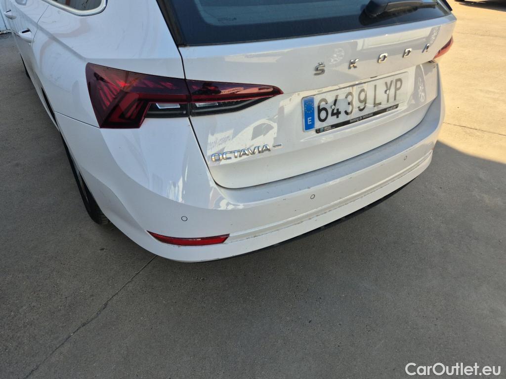  Skoda  Octavia SKODA  / 2020 / 5P / familiar Combi 2.0 TDI 85kW(115CV) Man Ambition #10