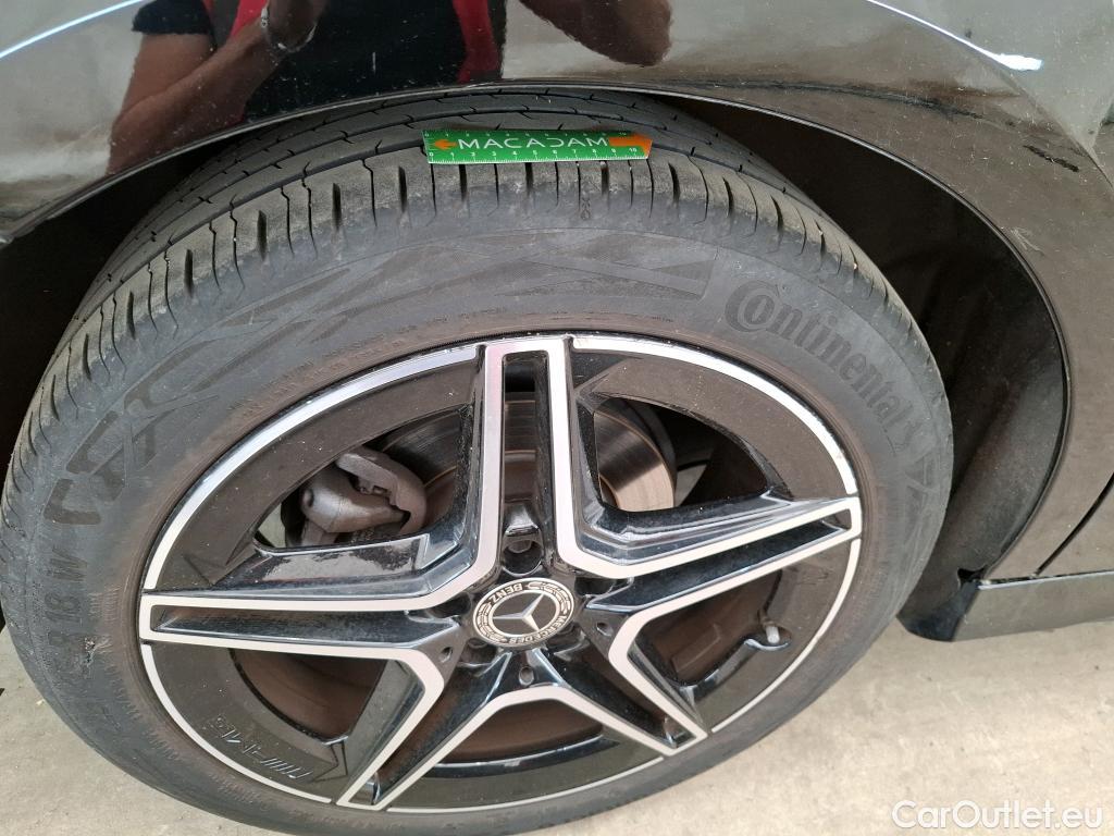  Mercedes  A-Klasse MERCEDES-BENZ Classe A Berline / 2018 / 4P / Berline A 200 d AMG Line 8G-DCT #18