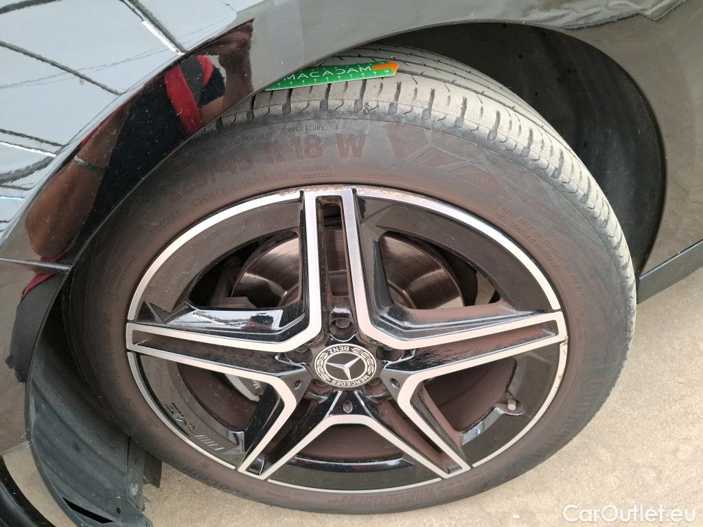  Mercedes  A-Klasse MERCEDES-BENZ Classe A Berline / 2018 / 4P / Berline A 200 d AMG Line 8G-DCT #22
