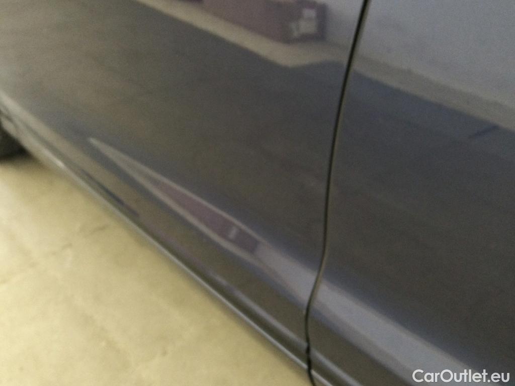  Audi  Q8 AUDI  / 2018 / 5P / todoterreno 55 TFSI 250kW Black L quattro tiptronic #23