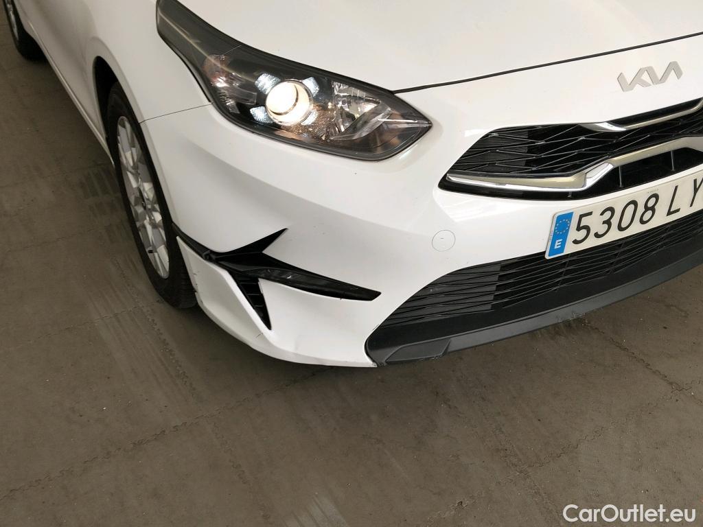 KIA  Cee'd KIA Ceed / 2021 / 5P / berlina con portón 1.0 T-GDi 88kW (120CV) Drive #3