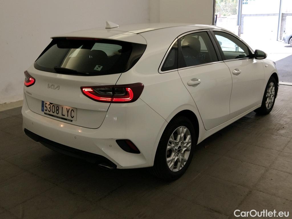  KIA  Cee'd KIA Ceed / 2021 / 5P / berlina con portón 1.0 T-GDi 88kW (120CV) Drive #9