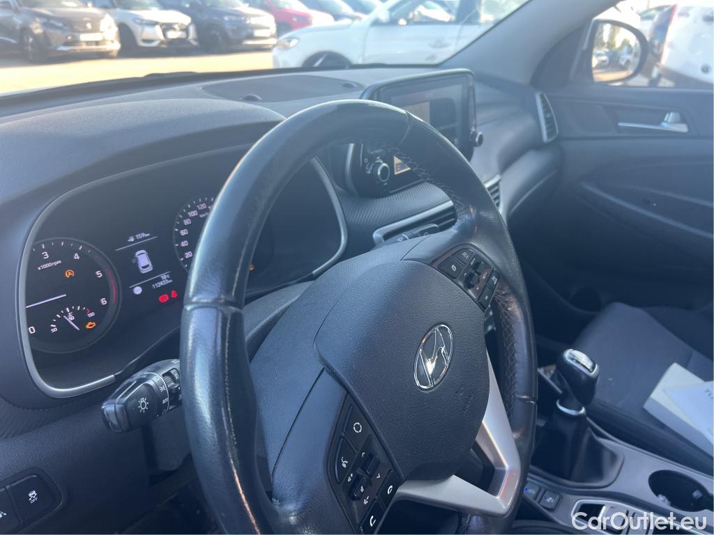  Hyundai  Tucson HYUNDAI  / 2018 / 5P / todoterreno 1.6 CRDI 85kW (116CV) 48V SLE 4X2(SP)(SL) #17
