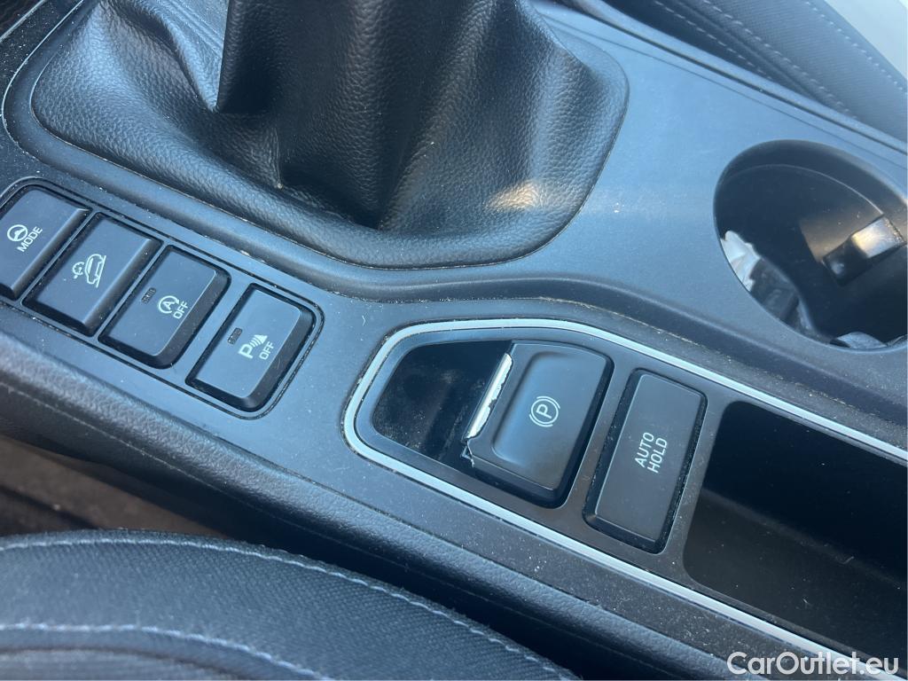  Hyundai  Tucson HYUNDAI  / 2018 / 5P / todoterreno 1.6 CRDI 85kW (116CV) 48V SLE 4X2(SP)(SL) #24