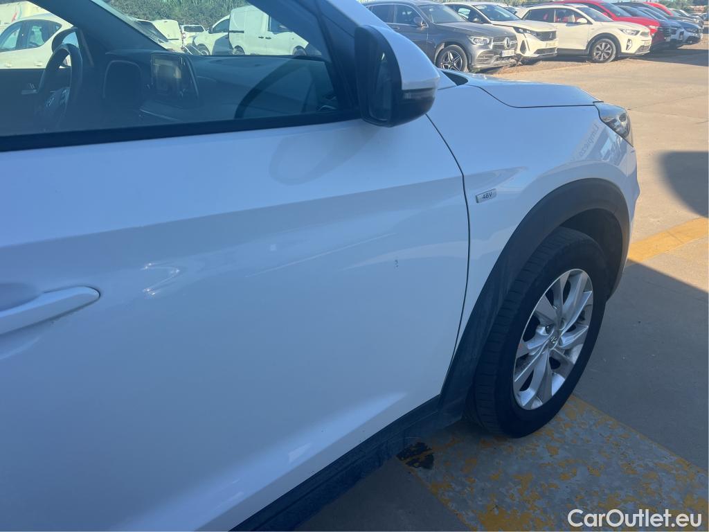  Hyundai  Tucson HYUNDAI  / 2018 / 5P / todoterreno 1.6 CRDI 85kW (116CV) 48V SLE 4X2(SP)(SL) #3