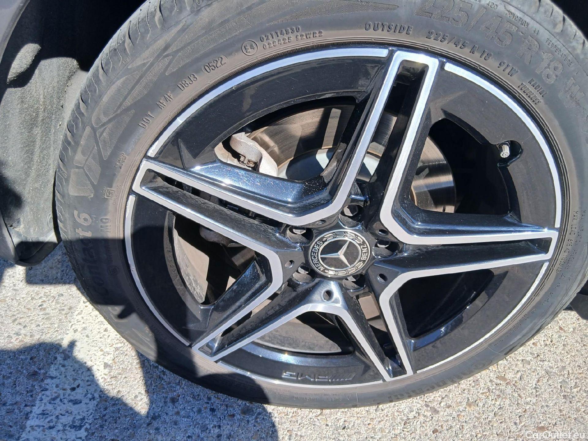  Mercedes  A-Klasse MERCEDES-BENZ Clase A / 2018 / 5P / berlina con portón A 250 e #26