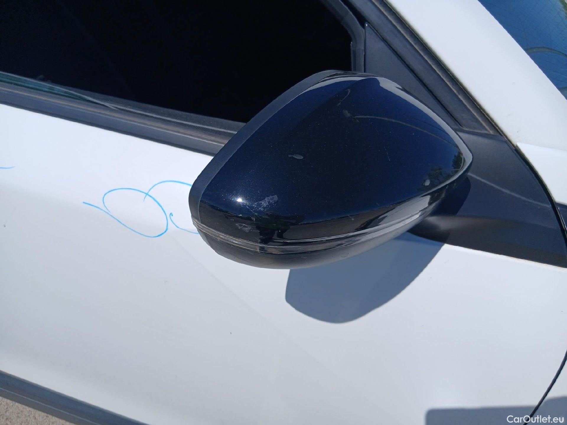  Peugeot  2008 PEUGEOT  / 2019 / 5P / todoterreno Active Puretech 100 S&S BVM6 #27