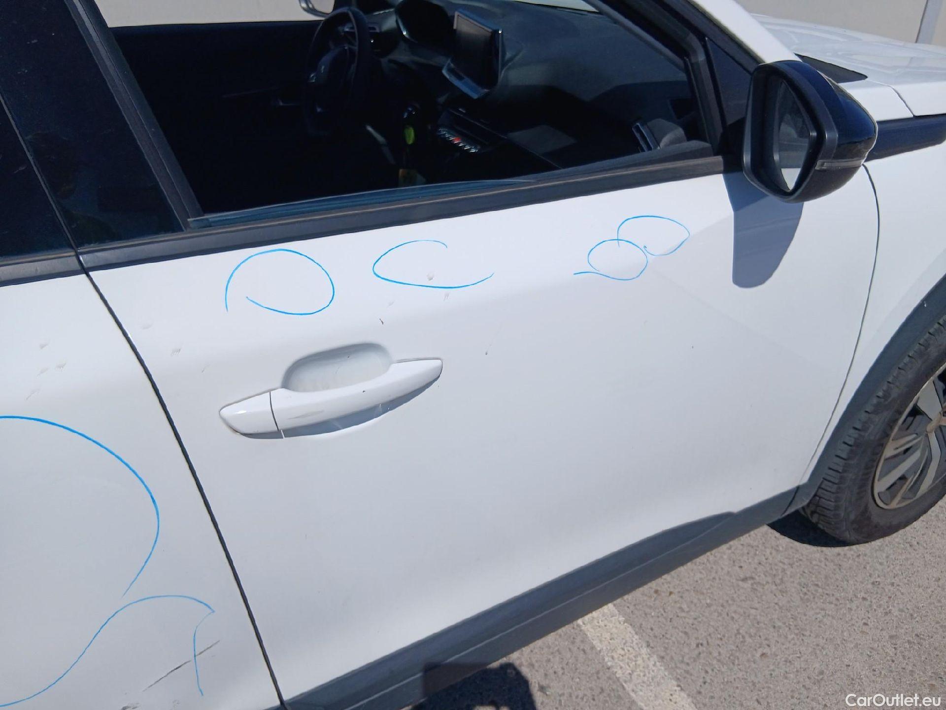  Peugeot  2008 PEUGEOT  / 2019 / 5P / todoterreno Active Puretech 100 S&S BVM6 #24