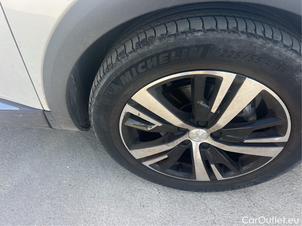  Peugeot  3008 PEUGEOT  / 2020 / 5P / todoterreno 1.5 BlueHDi 96kW S&S GT EAT8 #3