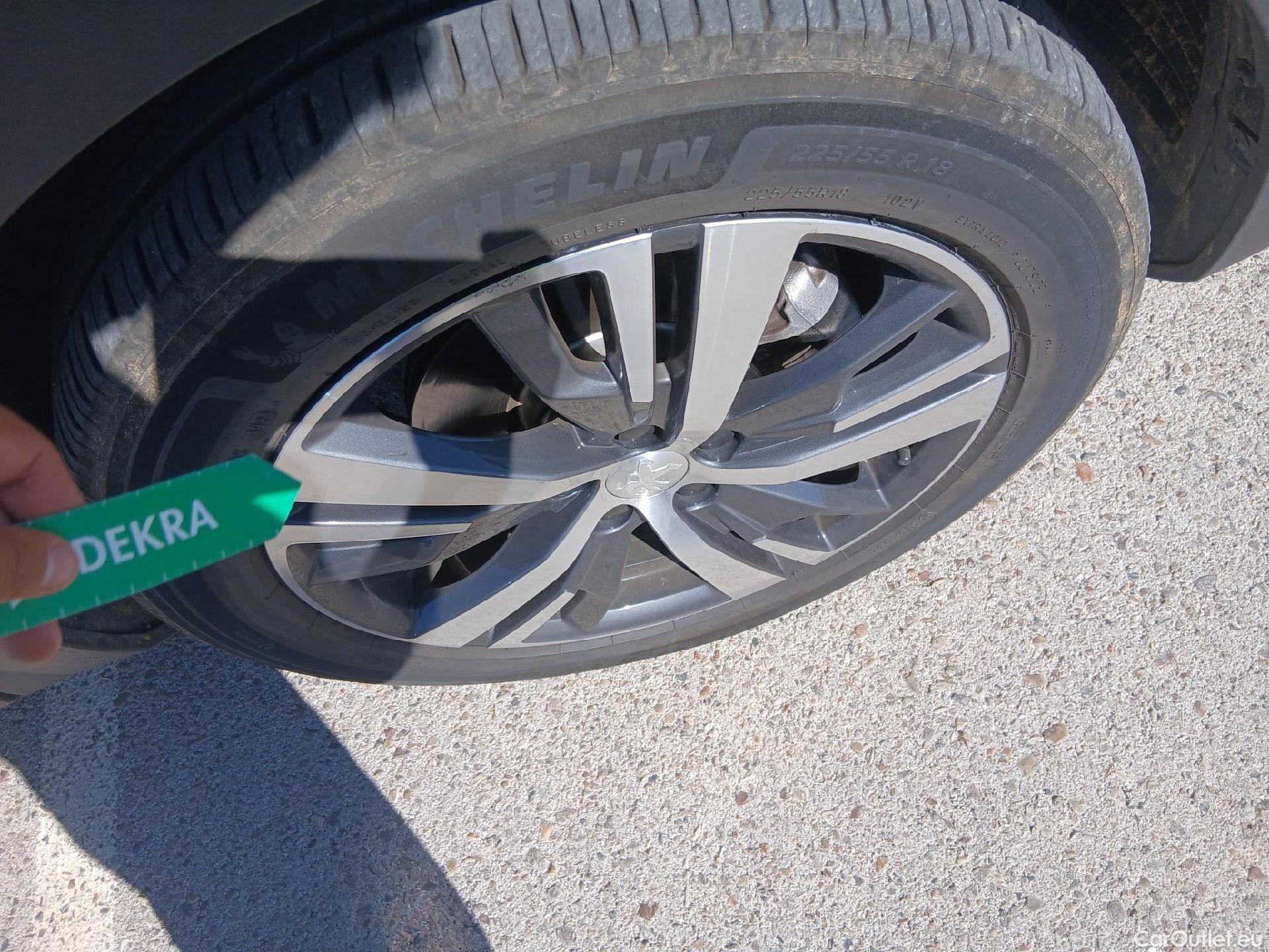  Peugeot  3008 PEUGEOT  Hybrid / 2020 / 5P / todoterreno 1.2 100KW Allure Pack eDCS6 #32
