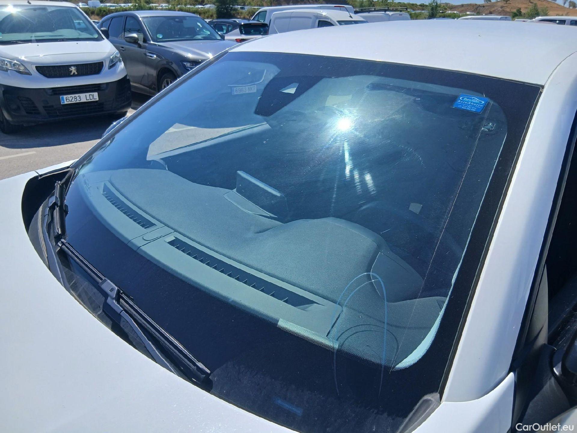  Peugeot  2008 PEUGEOT  / 2019 / 5P / todoterreno Active Puretech 100 S&S BVM6 #4