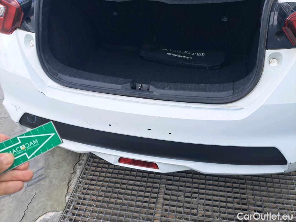  Nissan  Micra NISSAN  / 2017 / 5P / berlina con portón IG-T 68 kW (92 CV) E6D-F Acenta #3