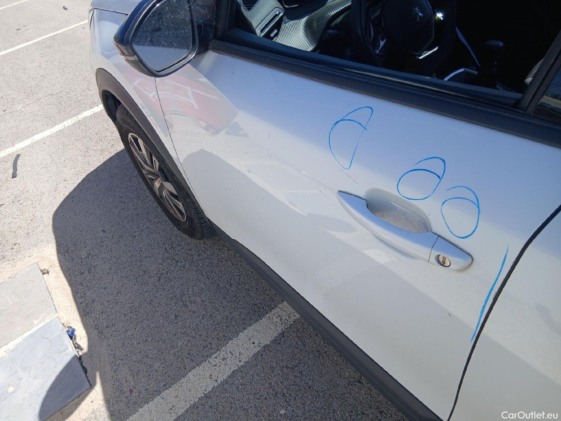  Peugeot  2008 PEUGEOT  / 2019 / 5P / todoterreno Active Puretech 100 S&S BVM6 #8