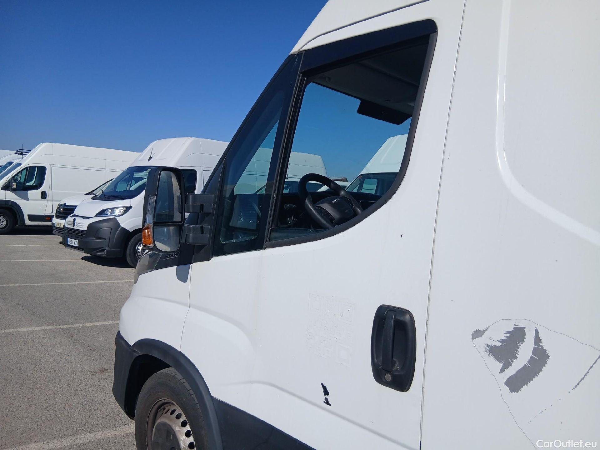  Iveco  Daily IVECO  / 2019 / 4P / furgón 2.3 TD 35S 16 V 3520L/H2 12 M3  Isotermo + Equipo de frio #12