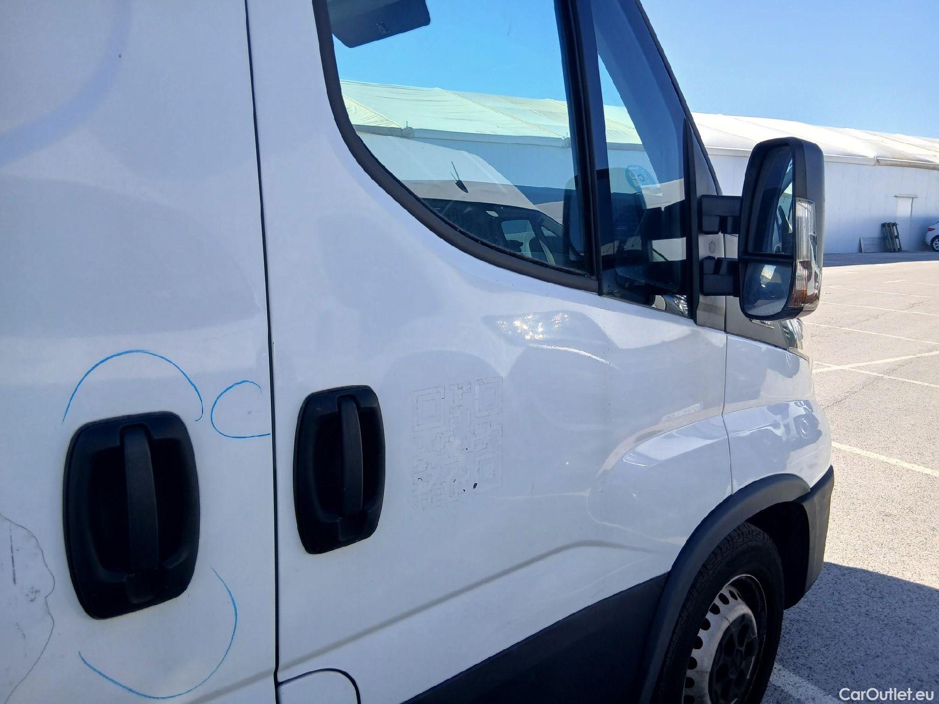  Iveco  Daily IVECO  / 2019 / 4P / furgón 2.3 TD 35S 16 V 3520L/H2 12 M3  Isotermo + Equipo de frio #28