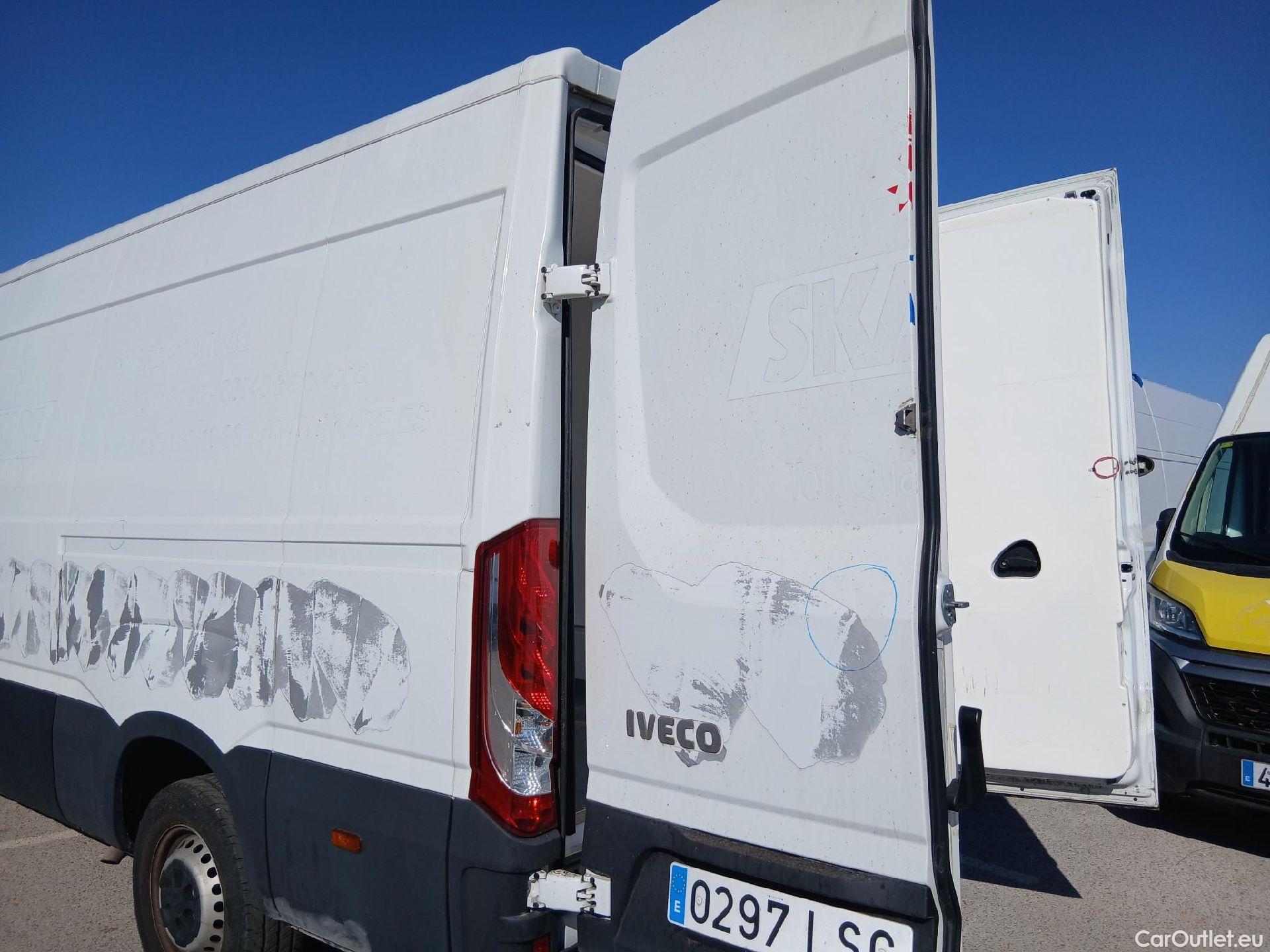  Iveco  Daily IVECO  / 2019 / 4P / furgón 2.3 TD 35S 16 V 3520L/H2 12 M3  Isotermo + Equipo de frio #21
