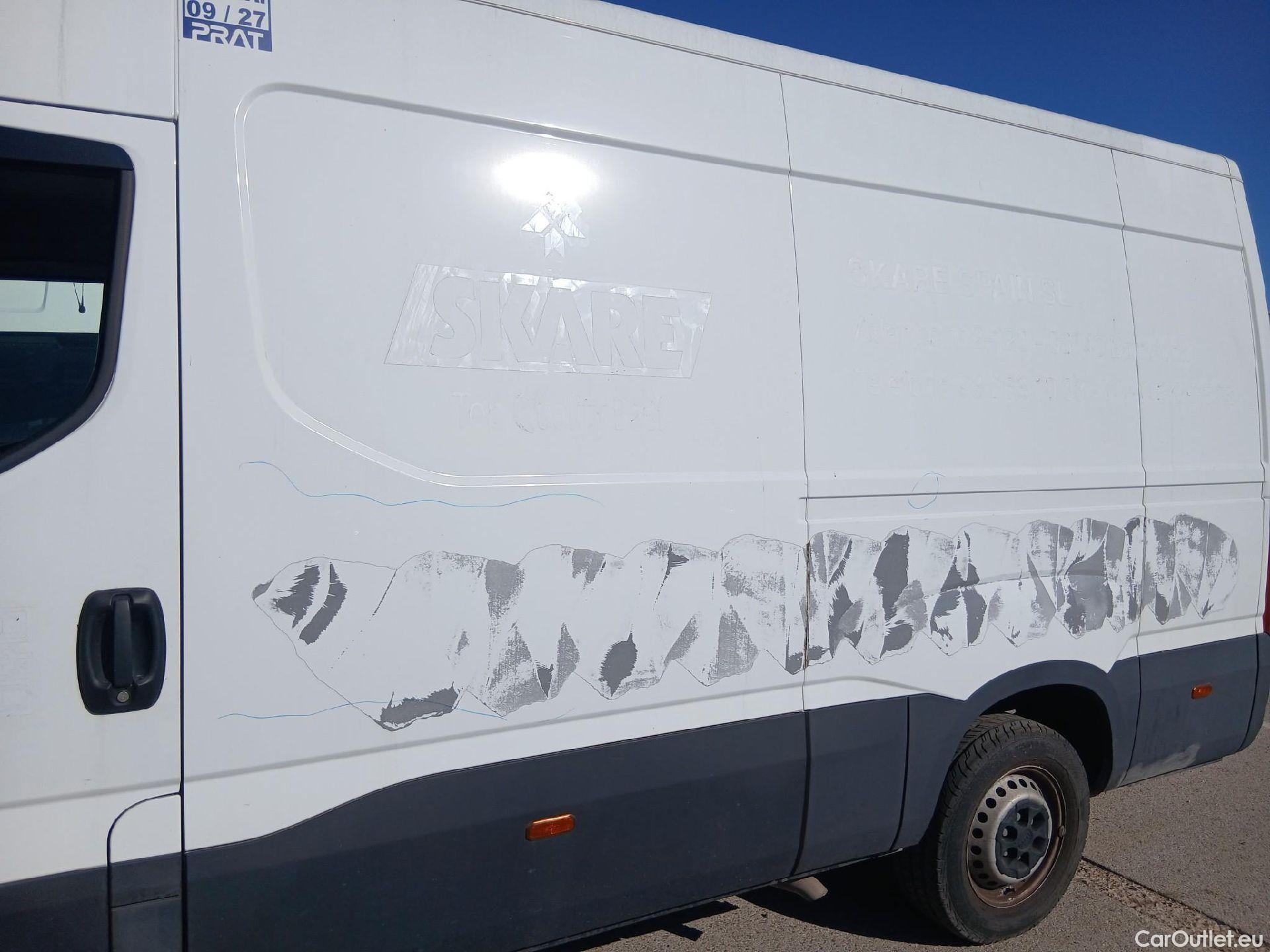  Iveco  Daily IVECO  / 2019 / 4P / furgón 2.3 TD 35S 16 V 3520L/H2 12 M3  Isotermo + Equipo de frio #15