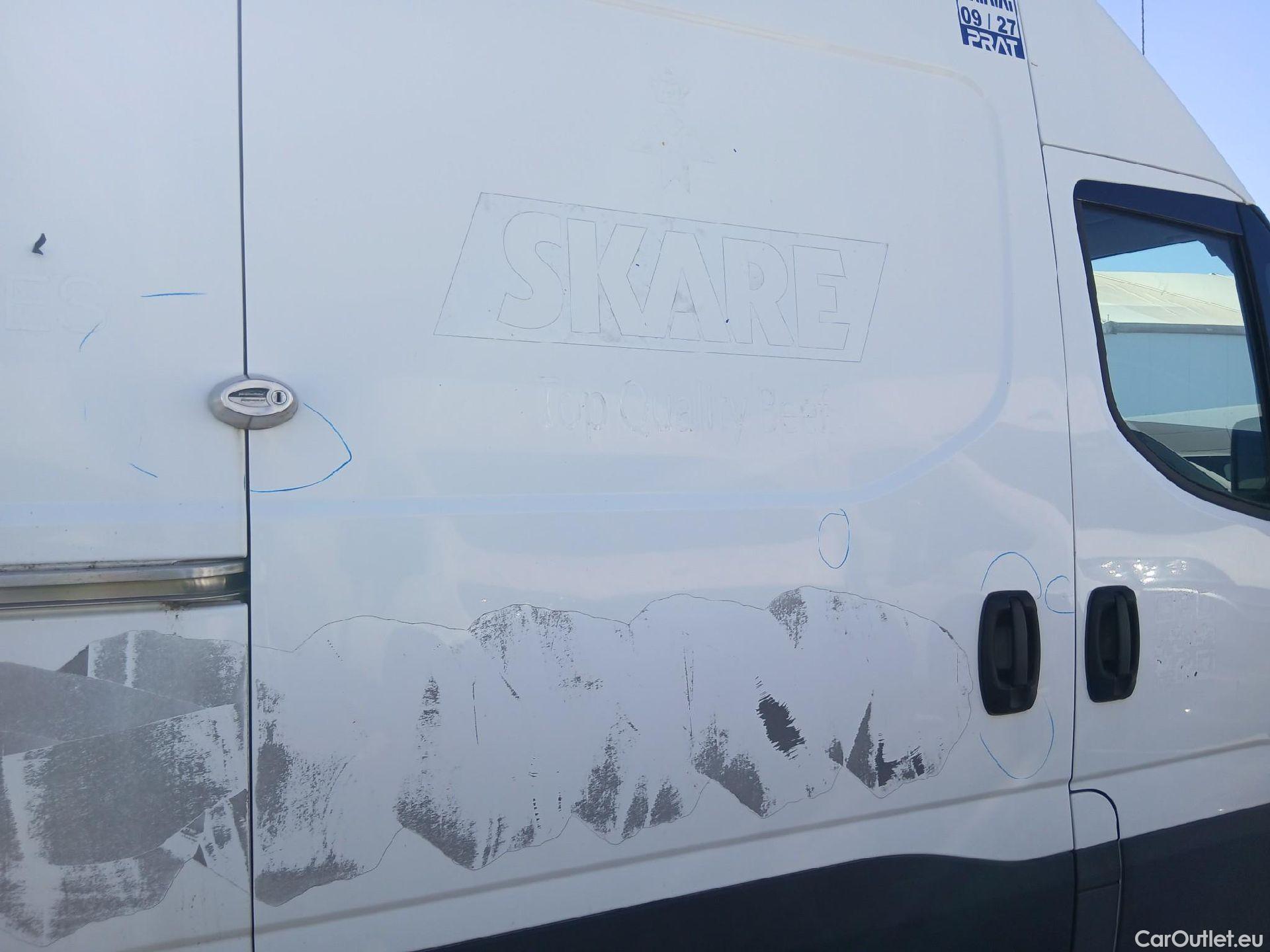  Iveco  Daily IVECO  / 2019 / 4P / furgón 2.3 TD 35S 16 V 3520L/H2 12 M3  Isotermo + Equipo de frio #26