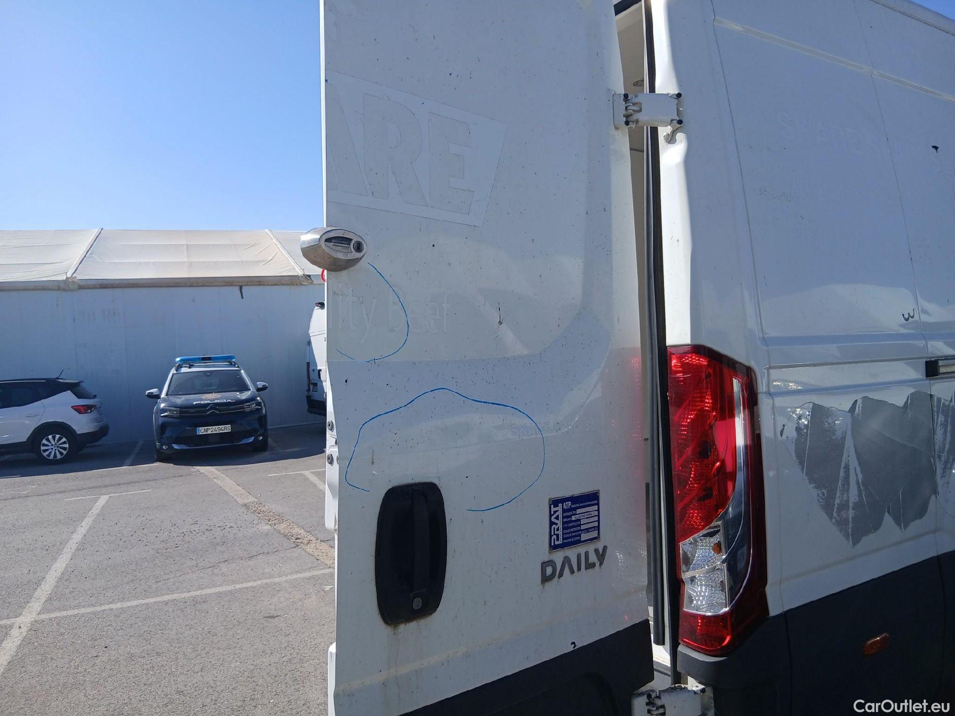  Iveco  Daily IVECO  / 2019 / 4P / furgón 2.3 TD 35S 16 V 3520L/H2 12 M3  Isotermo + Equipo de frio #24