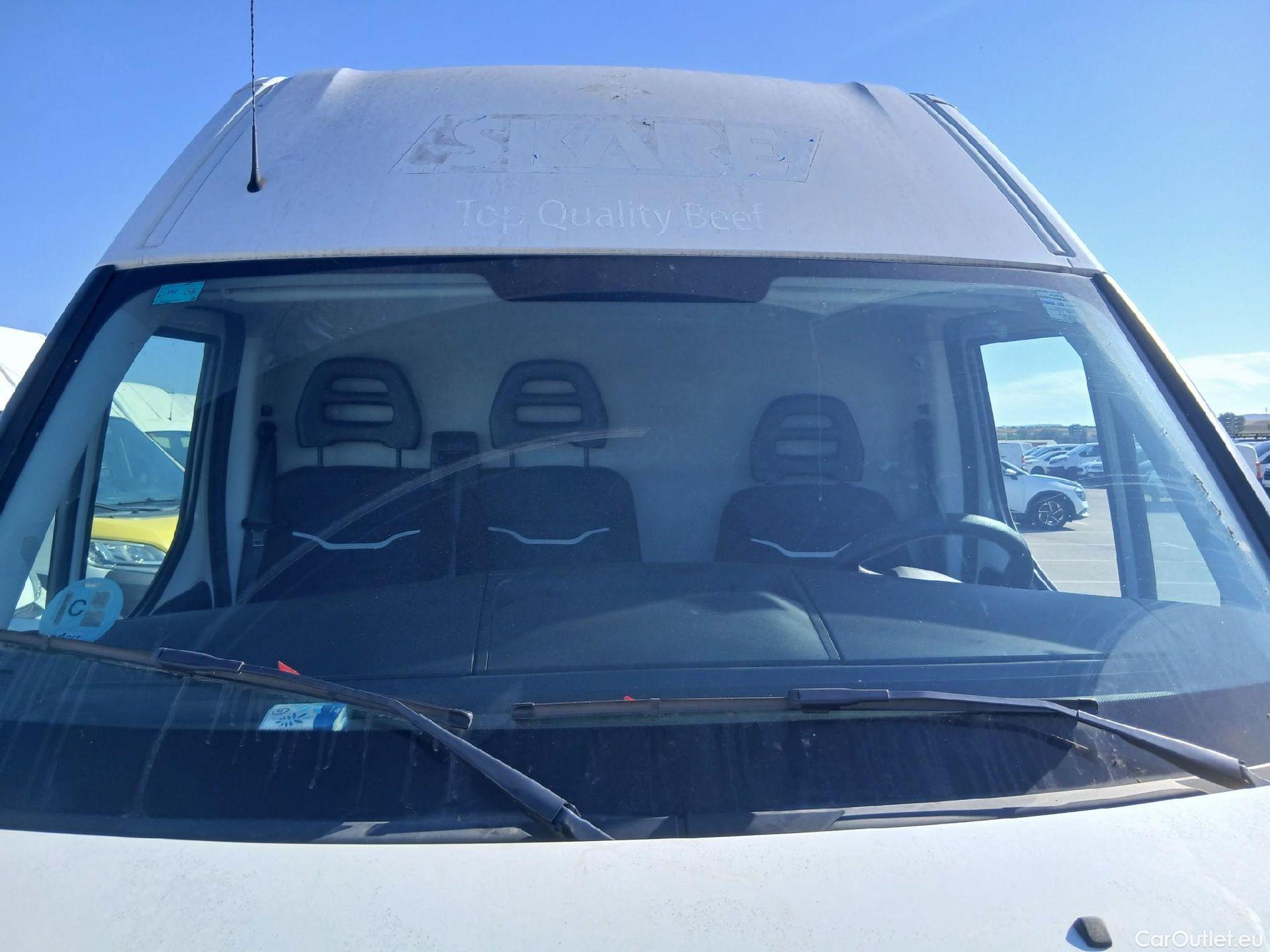  Iveco  Daily IVECO  / 2019 / 4P / furgón 2.3 TD 35S 16 V 3520L/H2 12 M3  Isotermo + Equipo de frio #4