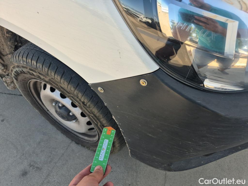  Toyota  Hilux TOYOTA  / 2016 / 2P / pickup 2.4 D-4D Cabina Sencilla GX #7