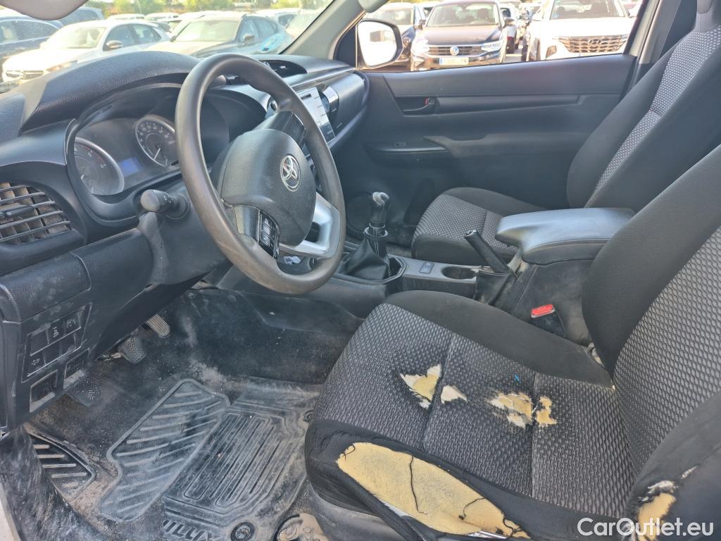  Toyota  Hilux TOYOTA  / 2016 / 2P / pickup 2.4 D-4D Cabina Sencilla GX #44