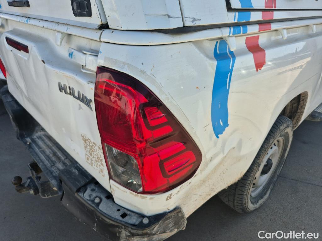  Toyota  Hilux TOYOTA  / 2016 / 2P / pickup 2.4 D-4D Cabina Sencilla GX #9