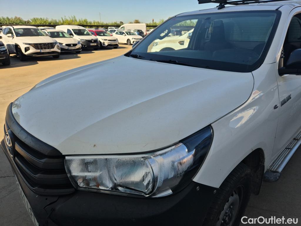  Toyota  Hilux TOYOTA  / 2016 / 2P / pickup 2.4 D-4D Cabina Sencilla GX #25