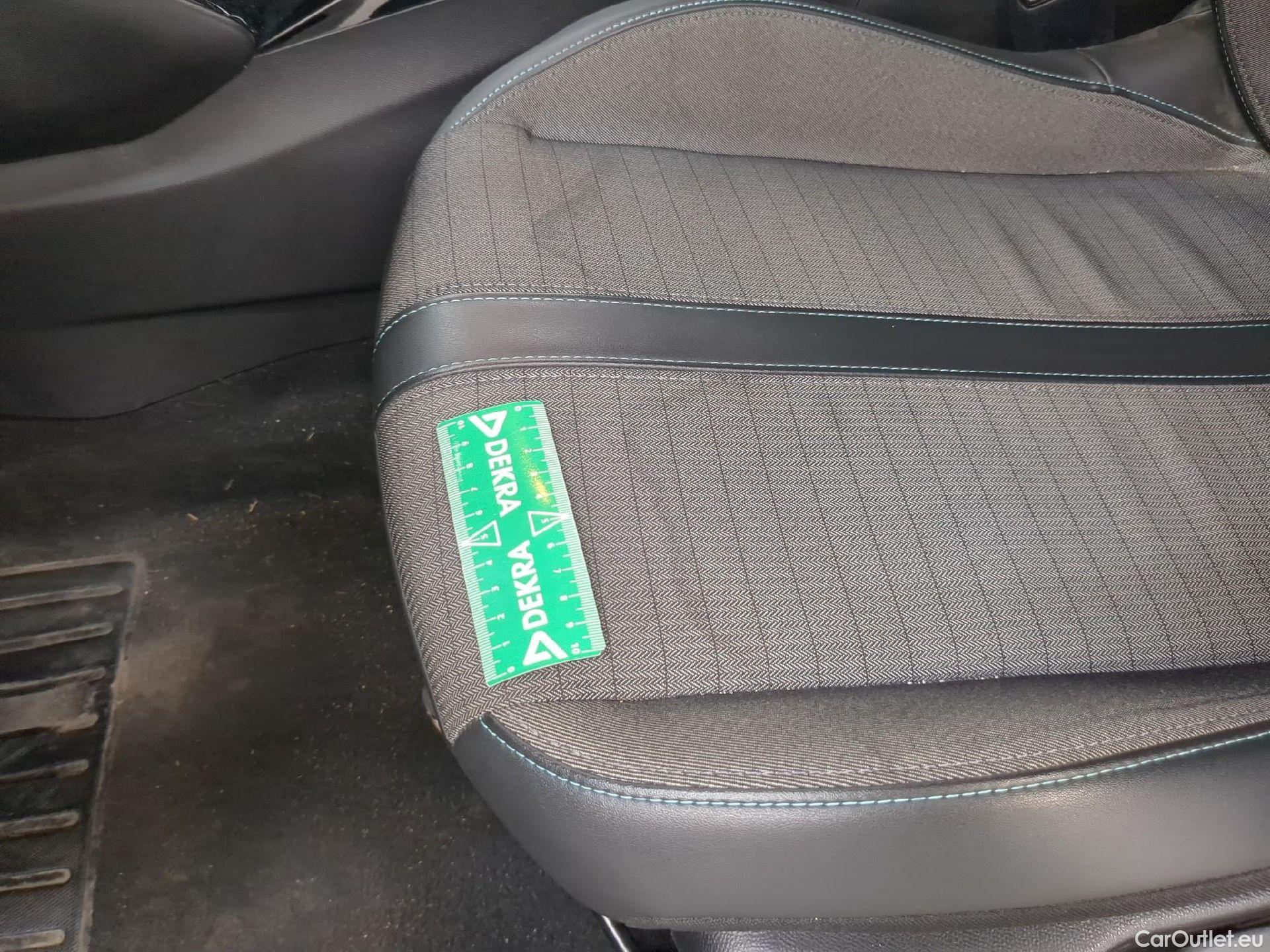  Peugeot  208  Allure 1.2 PureTech 100CV BVM6 E6d #1