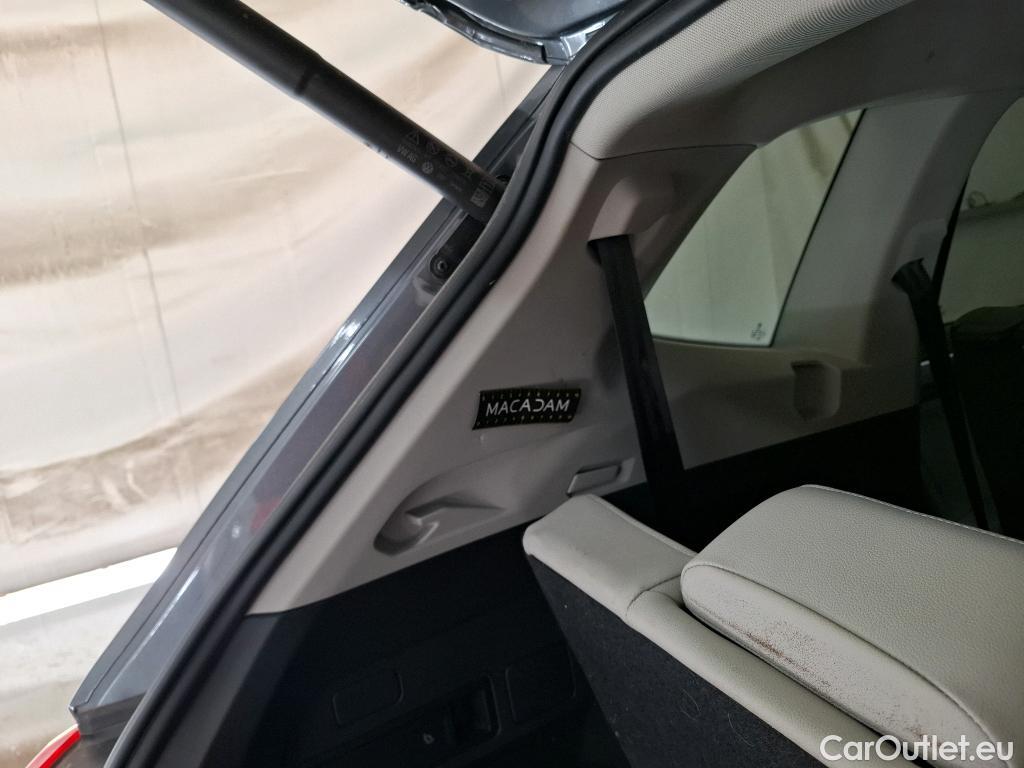  Volkswagen  Tiguan VOLKSWAGEN  Allspace / 2021 / 5P / SUV 2.0 TDI 150 DSG7 Elegance Exclusive #23