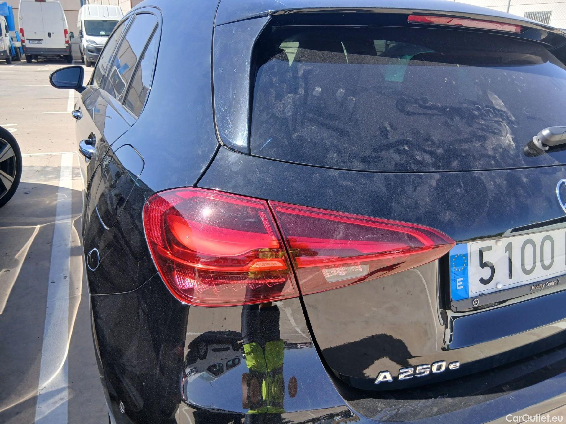  Mercedes  A-Klasse MERCEDES-BENZ Clase A / 2022 / 5P / berlina con portón A 250 e #26