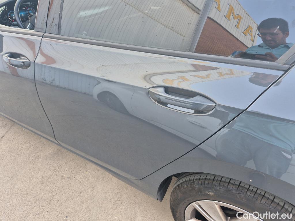  Volkswagen  Golf  VIII Berlina Life 2.0 TDI 115CV MT6 E6d #12