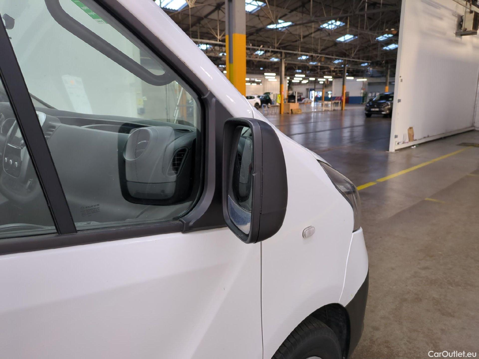 Renault  Trafic RENAULT  / 2019 / 4P / Combi Zen L1 dCi 120 S&S - 8 pl #24