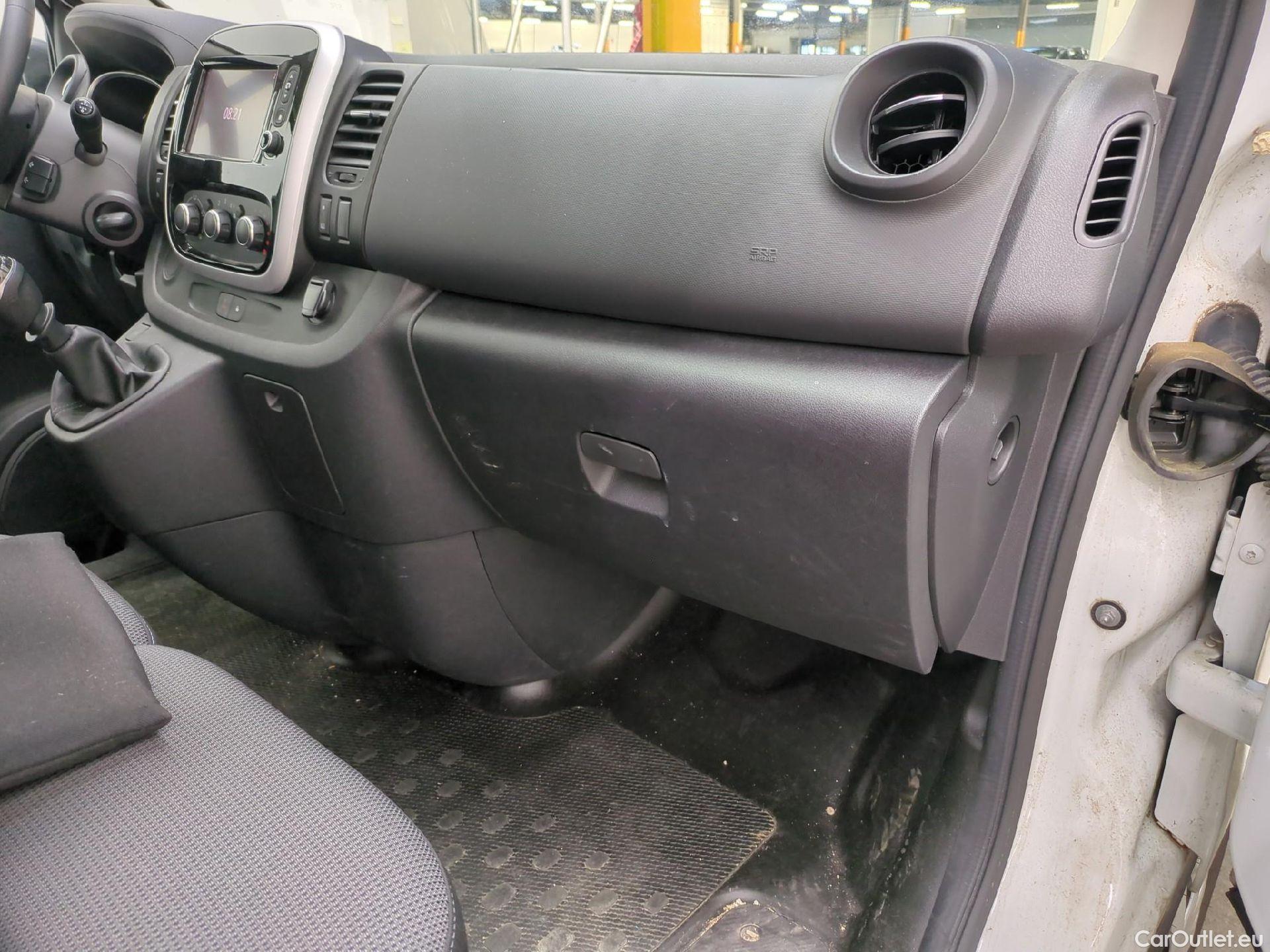  Renault  Trafic RENAULT  / 2019 / 4P / Combi Zen L1 dCi 120 S&S - 8 pl #22