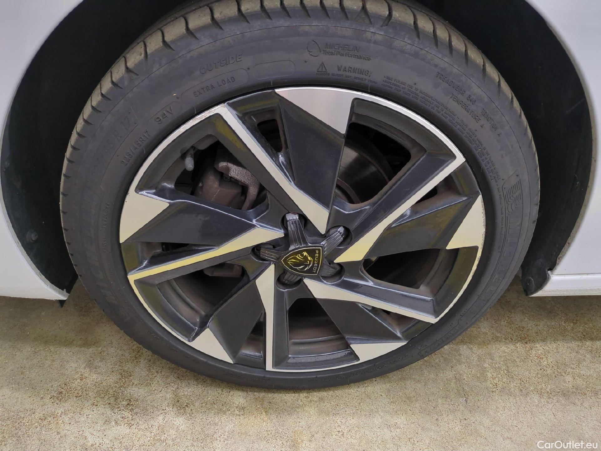  Peugeot  308  Allure 1.2 PureTech 130CV BVM6 E6d #1