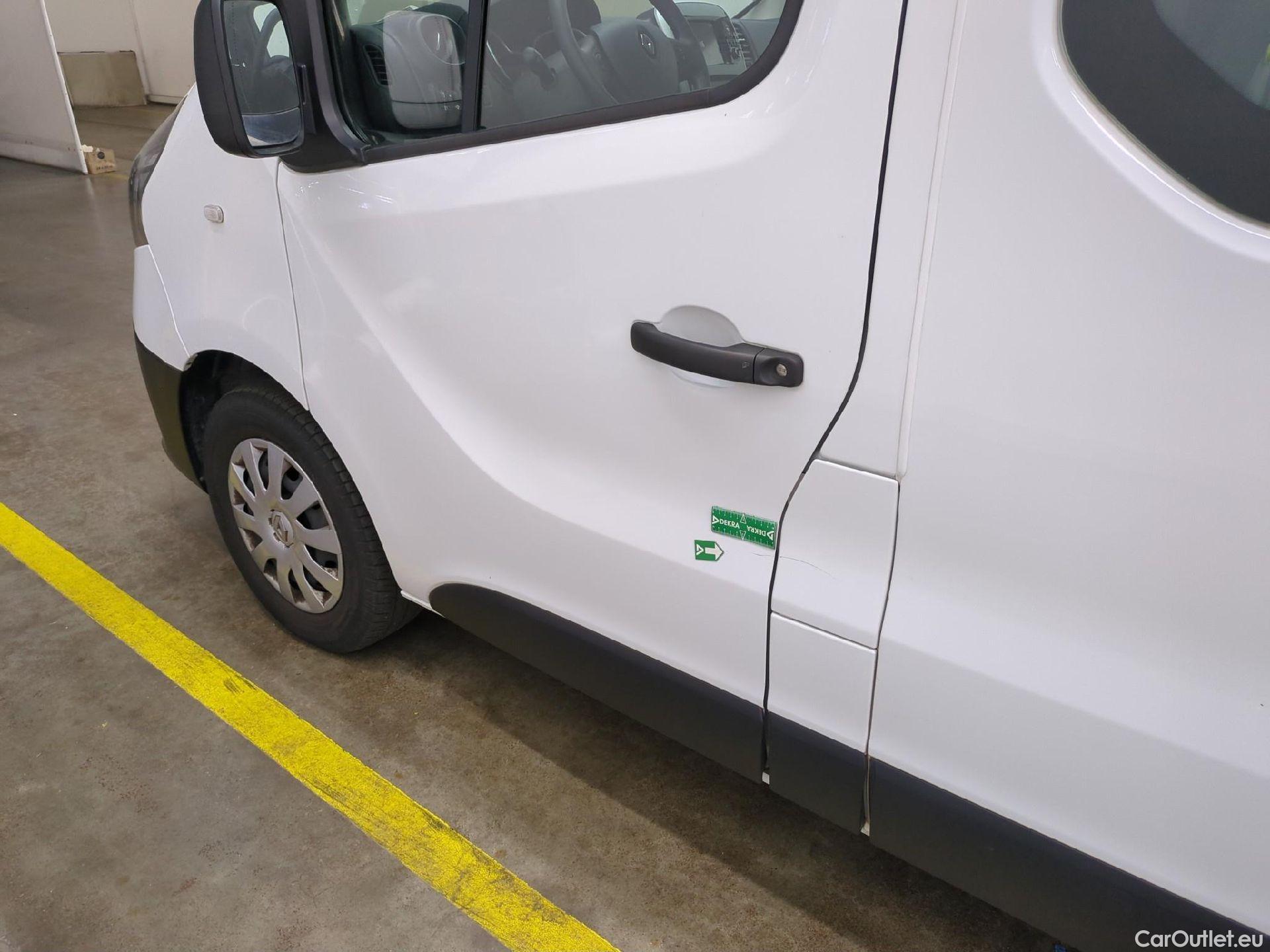  Renault  Trafic RENAULT  / 2019 / 4P / Combi Zen L1 dCi 120 S&S - 8 pl #1