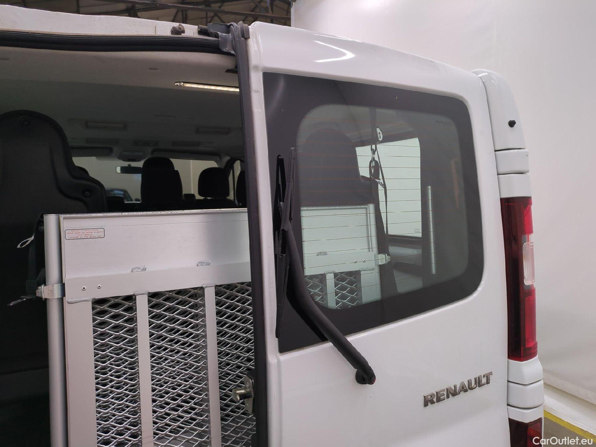  Renault  Trafic RENAULT  / 2019 / 4P / Combi Zen L1 dCi 120 S&S - 8 pl #8