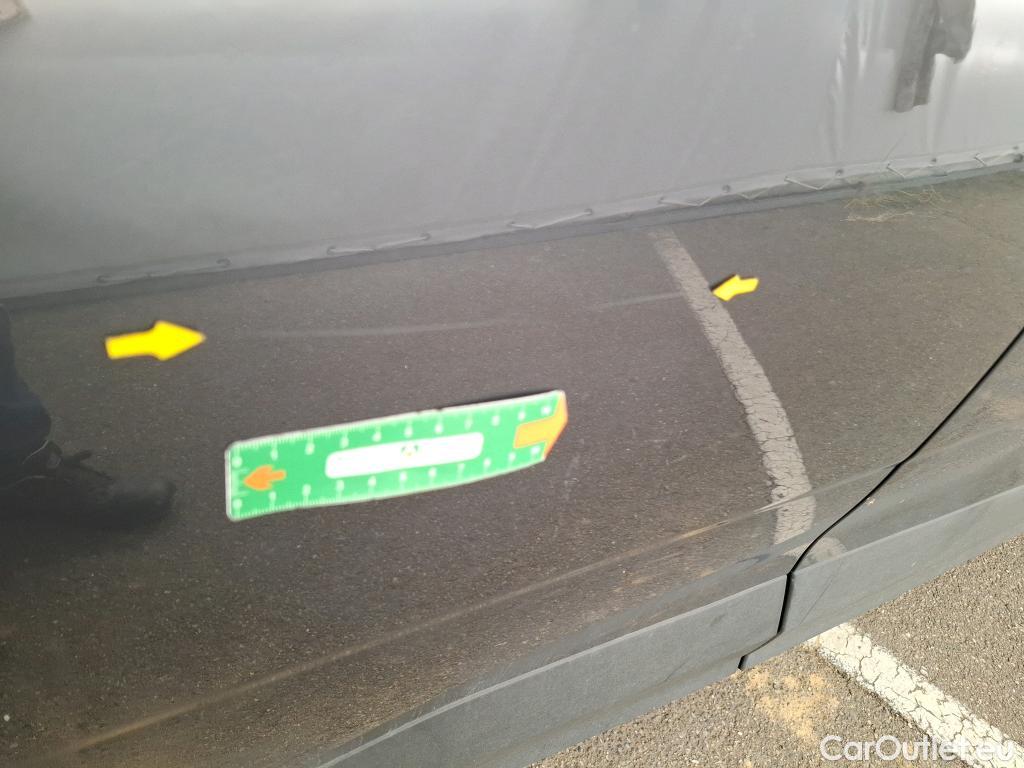  Peugeot  3008 PEUGEOT  / 2024 / 5P / SUV 1.2 HYBRID 136 E-DCS6 ALLURE #18