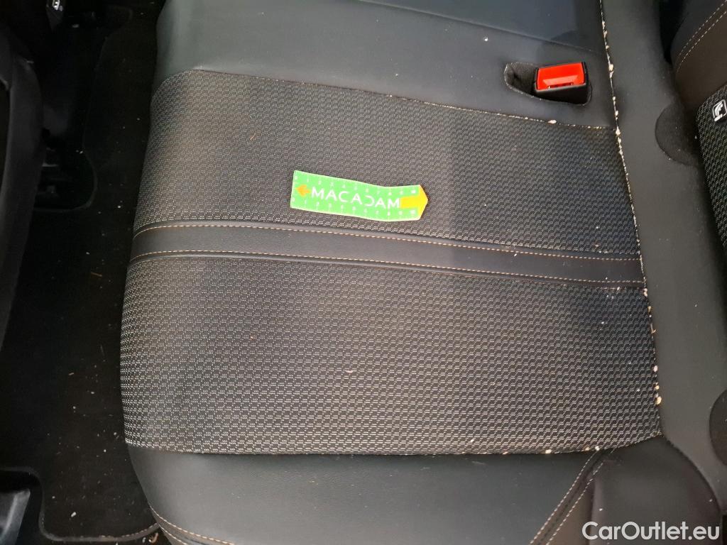  Peugeot  3008 PEUGEOT  / 2020 / 5P / SUV Hybrid 136 e-DCS6 GT #31